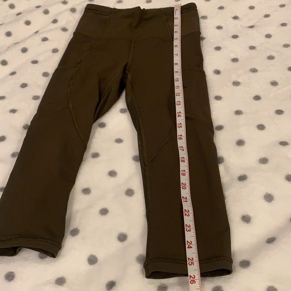 Lululemon Awesome green Capri Leggings - Picture 9 of 11